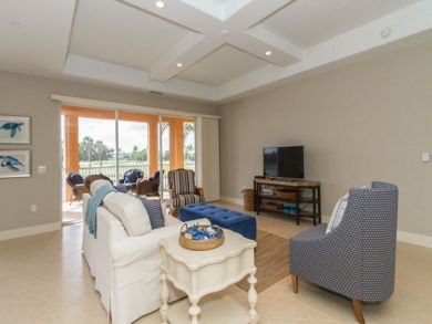 Three Bedroom  Charming Vacation Condo in Naples