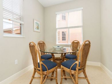 Three Bedroom  Charming Vacation Condo in Naples