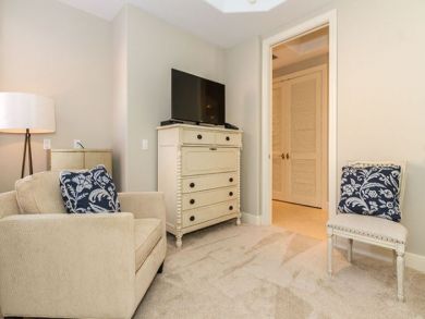 Three Bedroom  Charming Vacation Condo in Naples