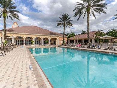Three Bedroom  Charming Vacation Condo in Naples