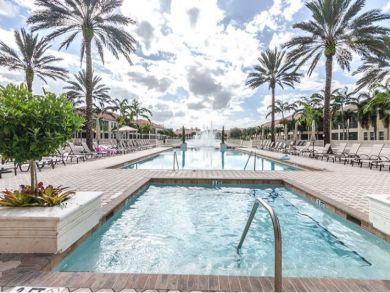 Three Bedroom  Charming Vacation Condo in Naples