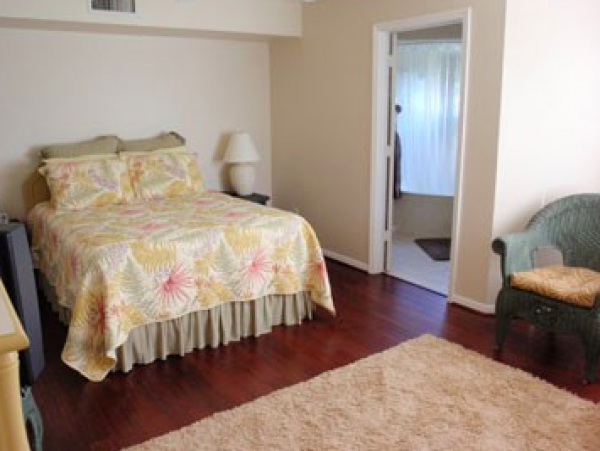 Two Bedroom Condo 1/2 mile to Vanderbilt Beach