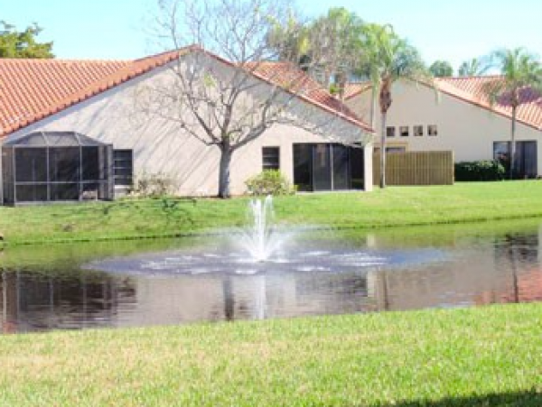 Two Bedroom Condo 1/2 mile to Vanderbilt Beach