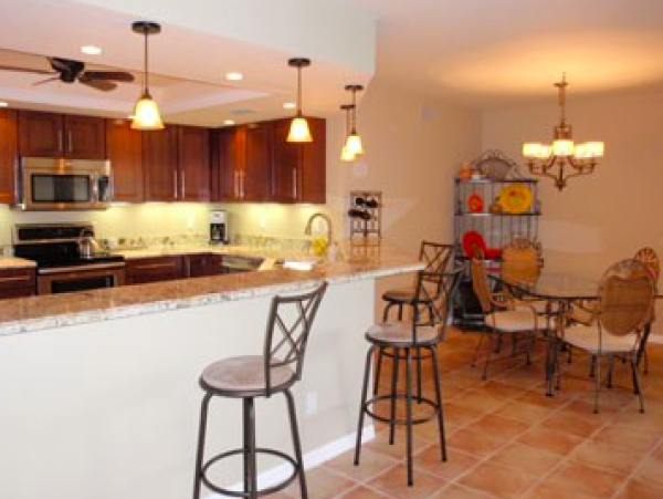 Two Bedroom Condo 1/2 mile to Vanderbilt Beach