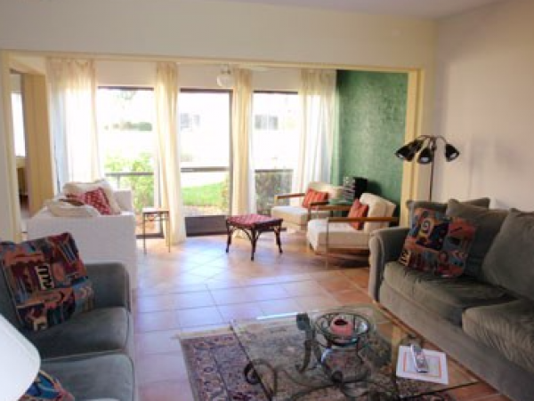 Two Bedroom Condo 1/2 mile to Vanderbilt Beach