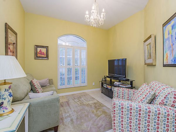 NAPLES 2 BEDROOM GOLF COURSE VILLA