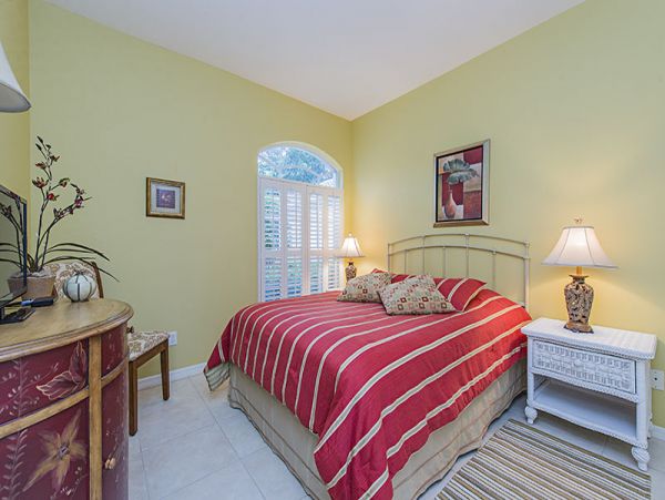 NAPLES 2 BEDROOM GOLF COURSE VILLA