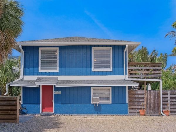 This Five Bedroom Vacation Home on Anna Maria Sleeps 14 guests.