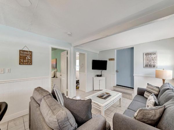 This Five Bedroom Vacation Home on Anna Maria Sleeps 14 guests.