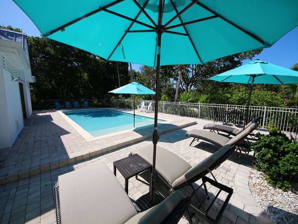 Four Bedroom Sanibel Vacation Home Sleeps 10 Guests