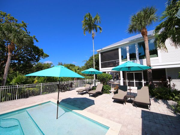 Four Bedroom Sanibel Vacation Home Sleeps 10 Guests