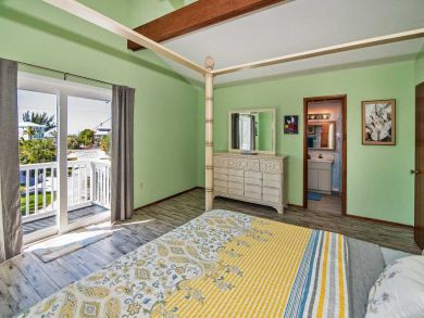 Only 50 yards to the beach from this Anna Maria Rental !!