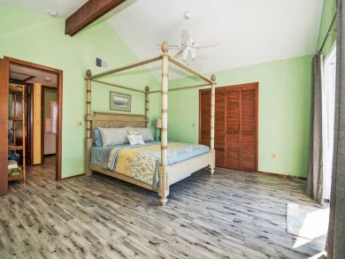 Only 50 yards to the beach from this Anna Maria Rental !!