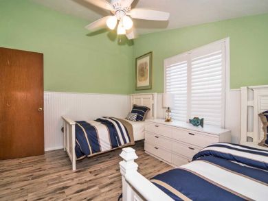 Only 50 yards to the beach from this Anna Maria Rental !!