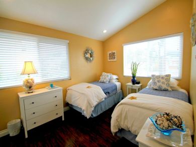 Two Bedroom La Jolla  Rental Guests- Walk TO BEACH