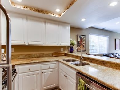 Two Bedroom La Jolla  Rental Guests- Walk TO BEACH