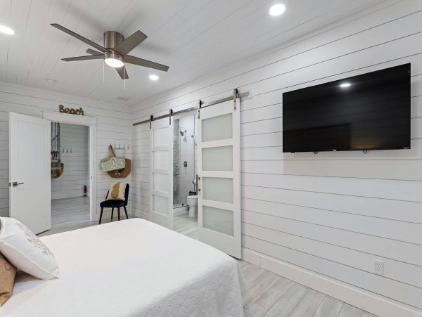 Salt Water Pool Minutes from the Beach Sleeps 18