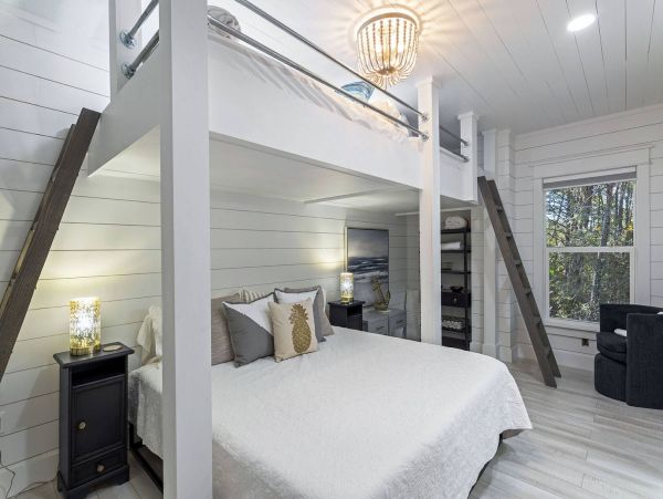 Salt Water Pool Minutes from the Beach Sleeps 18
