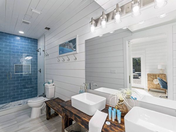 Salt Water Pool Minutes from the Beach Sleeps 18