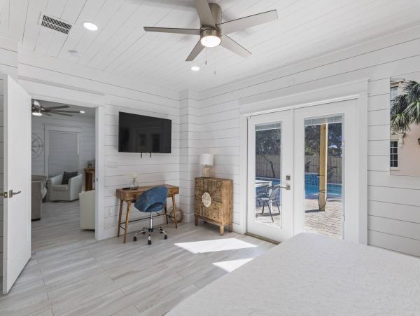 Salt Water Pool Minutes from the Beach Sleeps 18