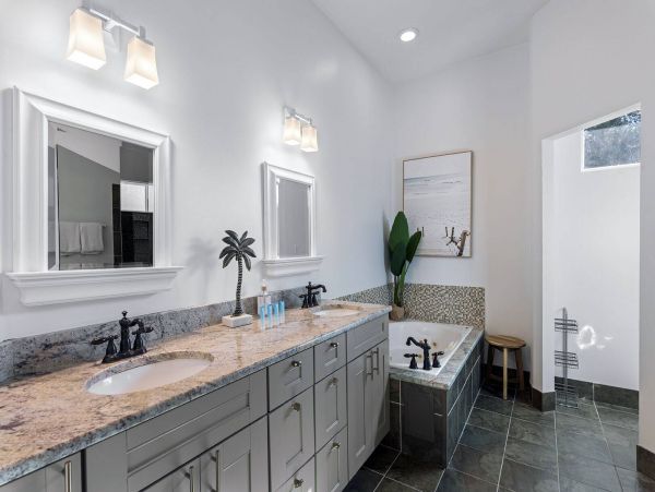 Salt Water Pool Minutes from the Beach Sleeps 18