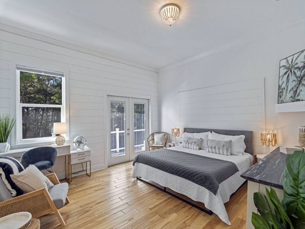 Salt Water Pool Minutes from the Beach Sleeps 18