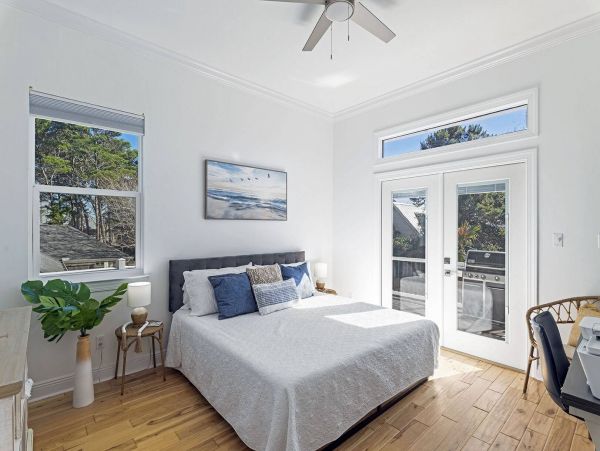 Salt Water Pool Minutes from the Beach Sleeps 18