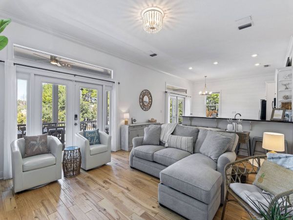 Salt Water Pool Minutes from the Beach Sleeps 18