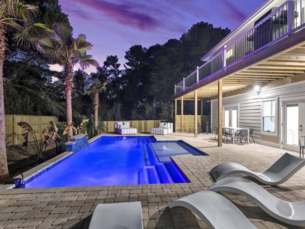 Salt Water Pool Minutes from the Beach Sleeps 18