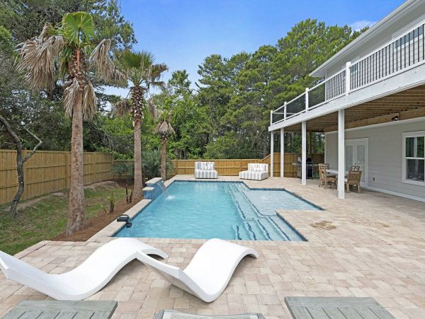 Salt Water Pool Minutes from the Beach Sleeps 18