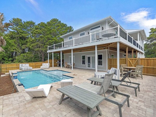 Salt Water Pool Minutes from the Beach Sleeps 18