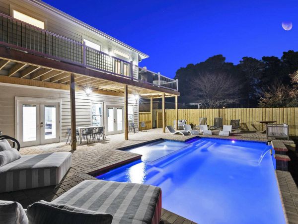 Salt Water Pool Minutes from the Beach Sleeps 18