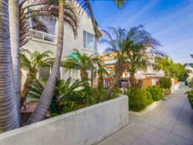 Ground Level 2 Bedroom Condo Steps to Ocean