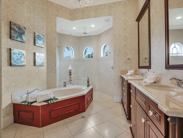 Luxury Five Bedroom Rental with Private Pool and Boat Dock