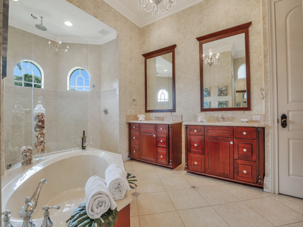 Luxury Five Bedroom Rental with Private Pool and Boat Dock