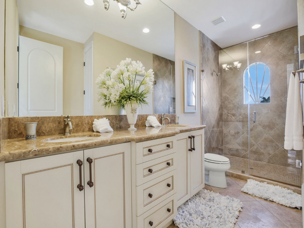 Luxury Five Bedroom Rental with Private Pool and Boat Dock