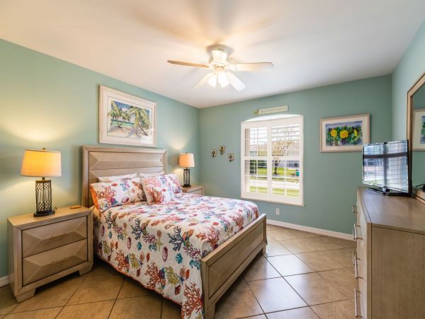 Elegant 3-Bedroom Pool Home Near Marco Island's South Beach