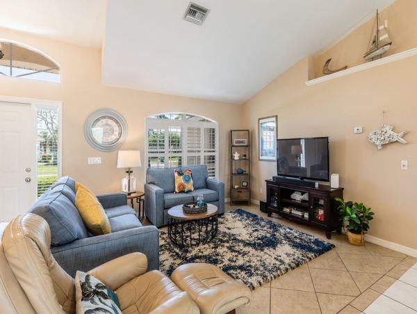 Elegant 3-Bedroom Pool Home Near Marco Island's South Beach