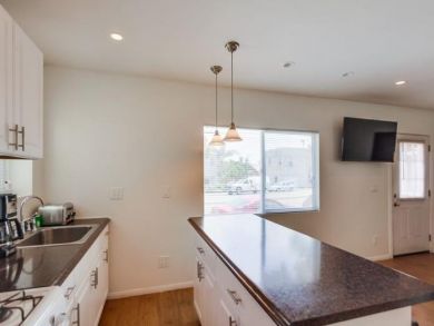 Cozy 2 Bedroom Cottage at Mission Beach Steps to Beach