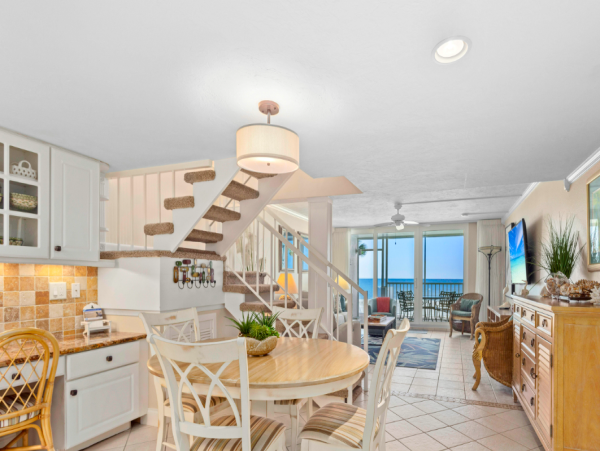Elegant Gulf-Front Escape on Longboat Key - Beachfront Bliss with Stunning Views