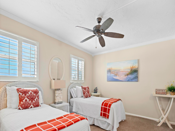 Elegant Gulf-Front Escape on Longboat Key - Beachfront Bliss with Stunning Views