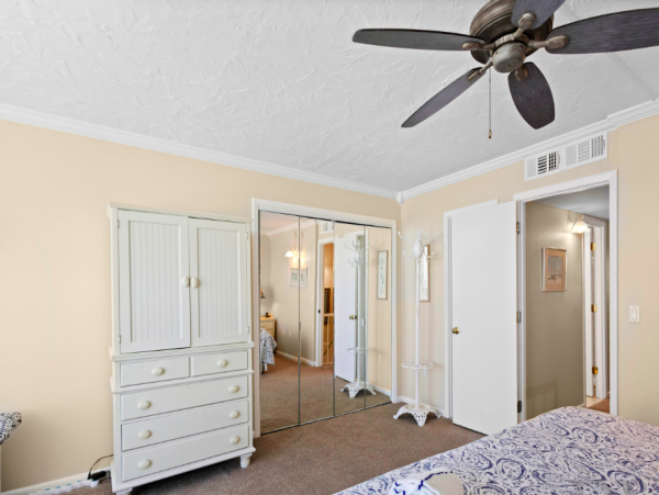 Elegant Gulf-Front Escape on Longboat Key - Beachfront Bliss with Stunning Views