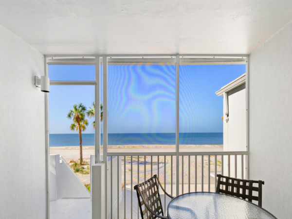 Elegant Gulf-Front Escape on Longboat Key - Beachfront Bliss with Stunning Views