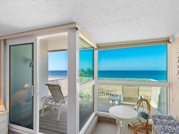 Elegant Gulf-Front Escape on Longboat Key - Beachfront Bliss with Stunning Views