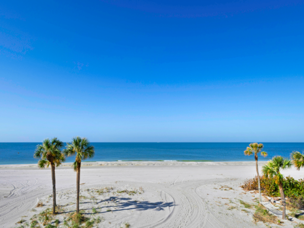 Elegant Gulf-Front Escape on Longboat Key - Beachfront Bliss with Stunning Views