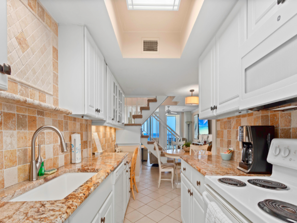 Elegant Gulf-Front Escape on Longboat Key - Beachfront Bliss with Stunning Views