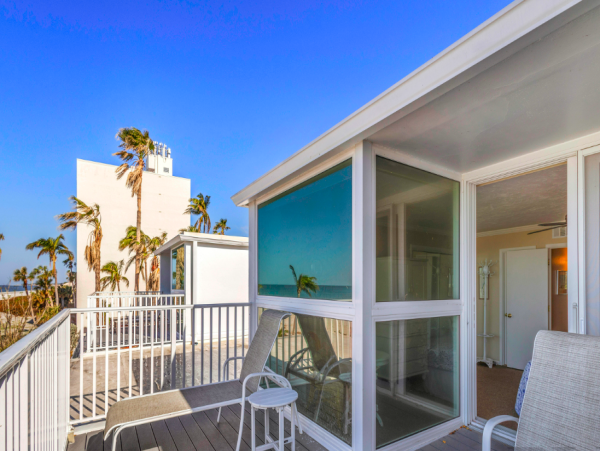 Elegant Gulf-Front Escape on Longboat Key - Beachfront Bliss with Stunning Views