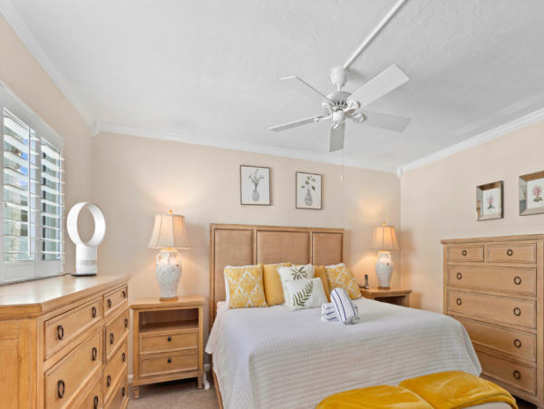 Elegant Gulf-Front Escape on Longboat Key - Beachfront Bliss with Stunning Views