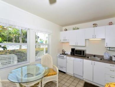 Romatic Beach Cottage on Exclusive longboat Key On Beach