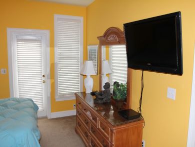 Flat Screen TV in Bedroom Flat Screen TV in Bedroom